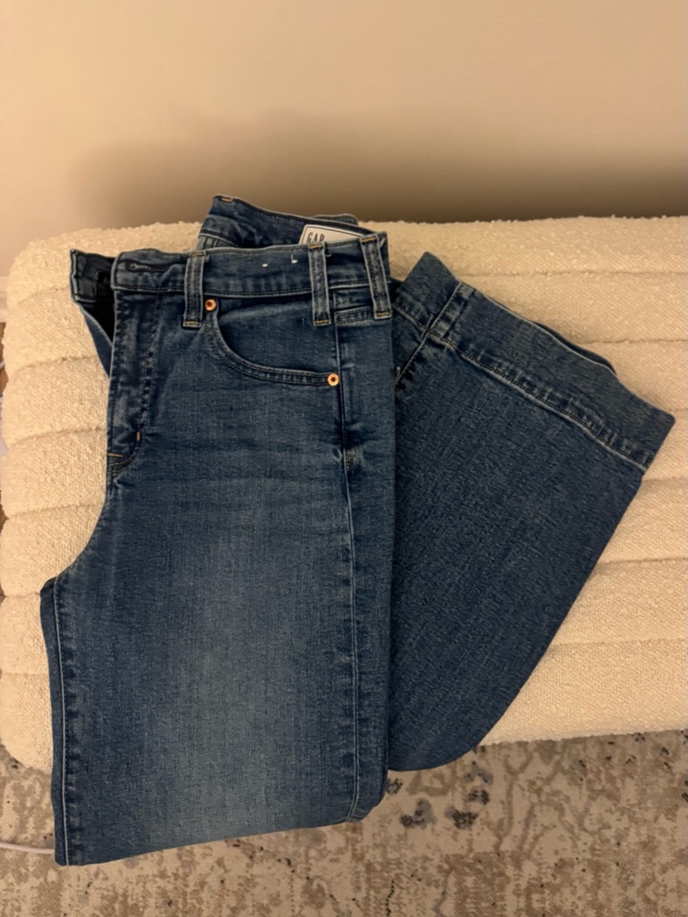 GAP Women's Flared in medium wash